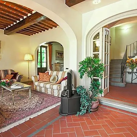 Colombai Villa *